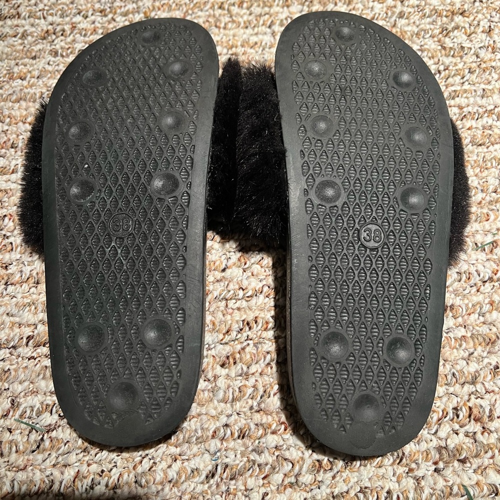 Faux fur slippers - Picture 7 of 7